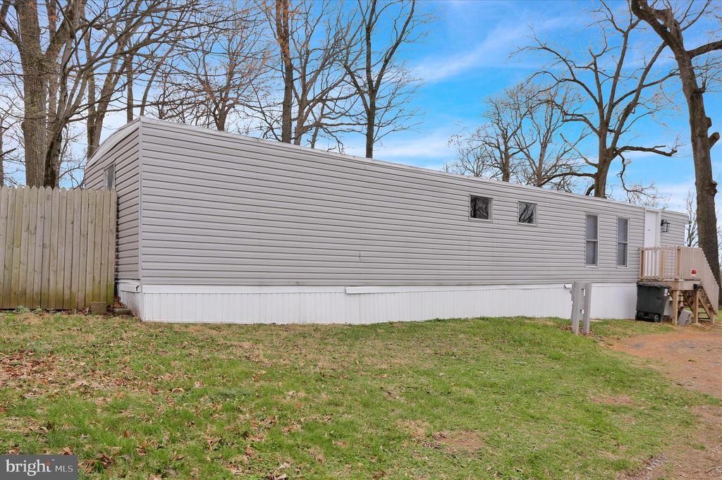 91 LOWER LOOP RD, Leesport, PA 19533