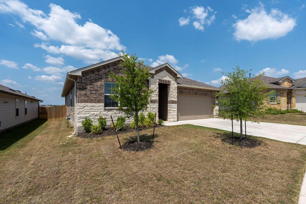 381 Evergreen Sumac LOOP, Kyle, TX 78640