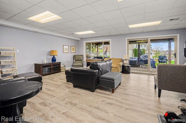 6544 John R Road, Troy, MI 48085