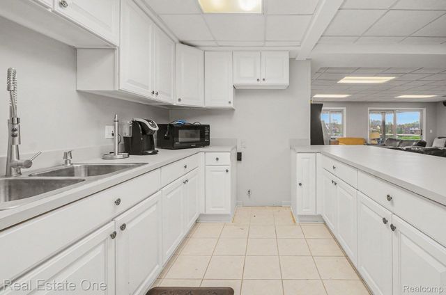 6544 John R Road, Troy, MI 48085