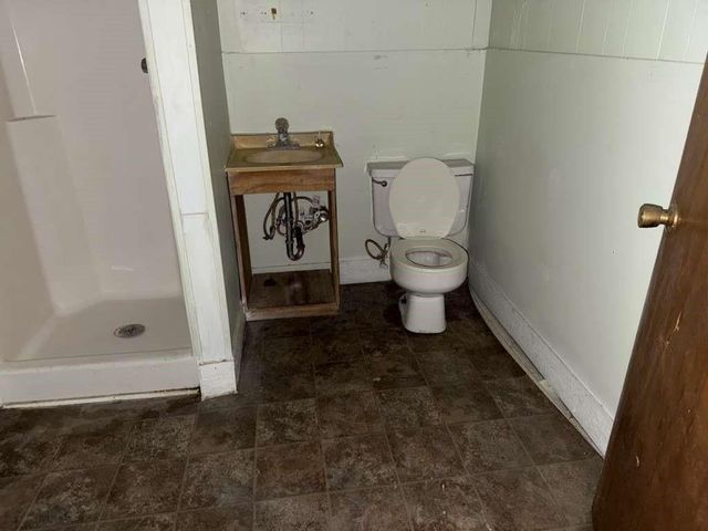 1015 N Liberty Street, El Campo, TX 77437