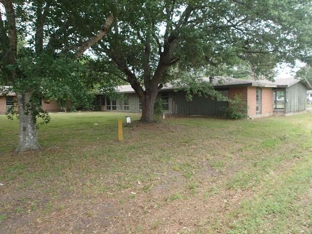 1015 N Liberty Street, El Campo, TX 77437