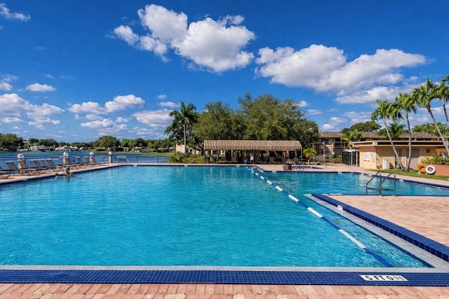 300 Berkley Road 112, Hollywood, FL 33024