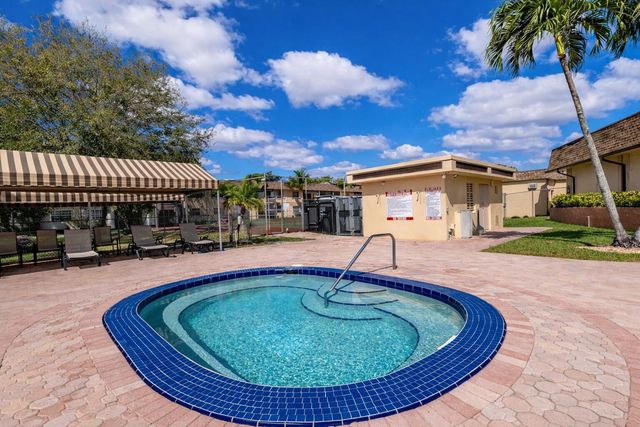 300 Berkley Road 112, Hollywood, FL 33024