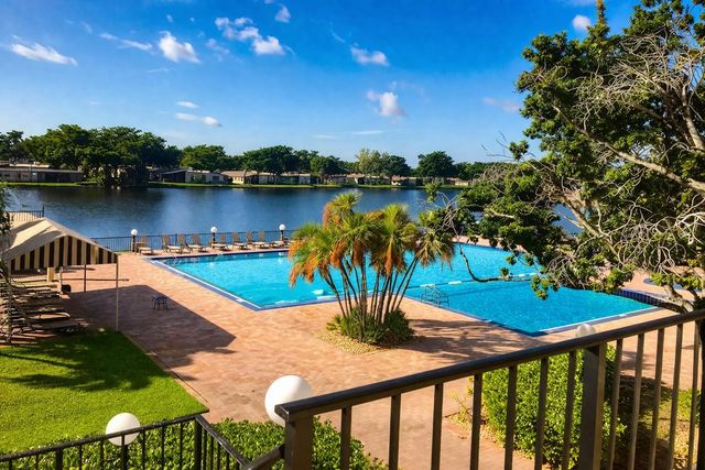 300 Berkley Road 112, Hollywood, FL 33024