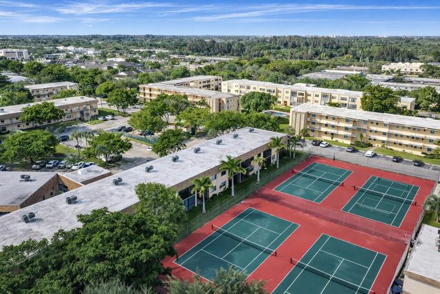 300 Berkley Road 112, Hollywood, FL 33024