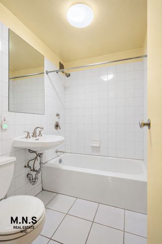 100 W 15th St Apt 2B, New York City, NY 10011
