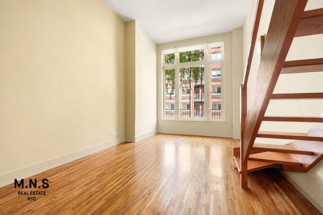 100 W 15th St Apt 2B, New York City, NY 10011