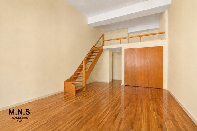 100 W 15th St Apt 2B, New York City, NY 10011