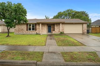 13737 River Canyon Dr, Corpus Christi, TX 78410
