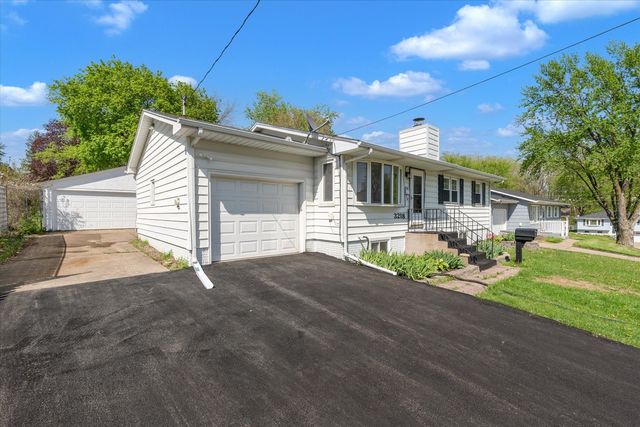 3218 W 11th Street, Davenport, IA 52804