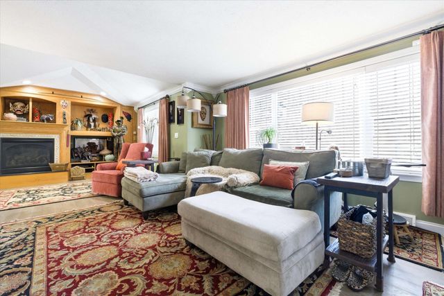 16 Champagne Drive, Nashua, NH 03062