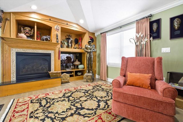 16 Champagne Drive, Nashua, NH 03062