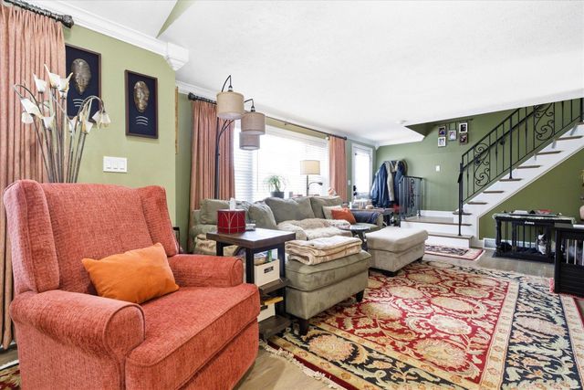 16 Champagne Drive, Nashua, NH 03062