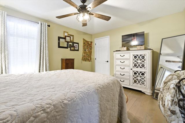 16 Champagne Drive, Nashua, NH 03062