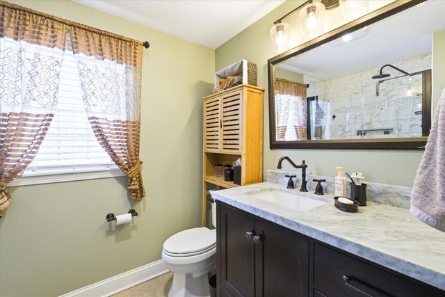 16 Champagne Drive, Nashua, NH 03062