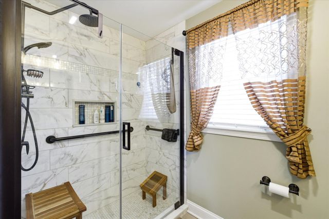 16 Champagne Drive, Nashua, NH 03062