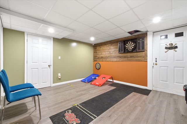 16 Champagne Drive, Nashua, NH 03062