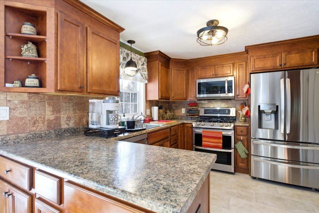 16 Champagne Drive, Nashua, NH 03062