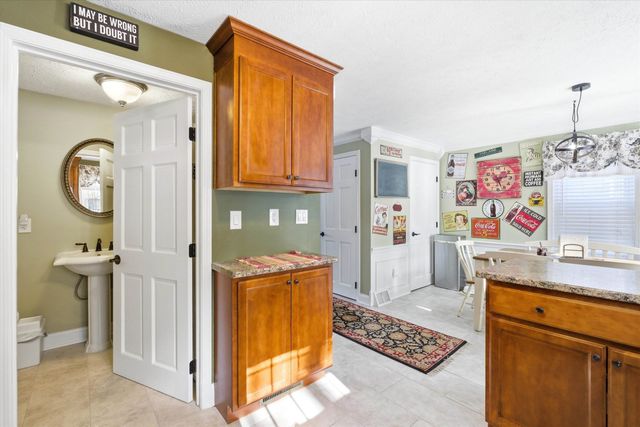 16 Champagne Drive, Nashua, NH 03062