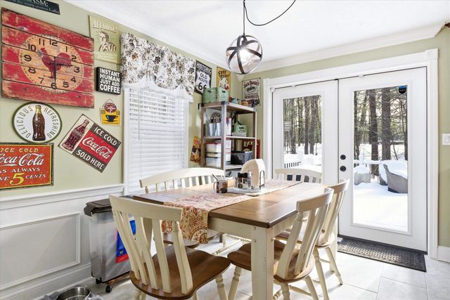 16 Champagne Drive, Nashua, NH 03062