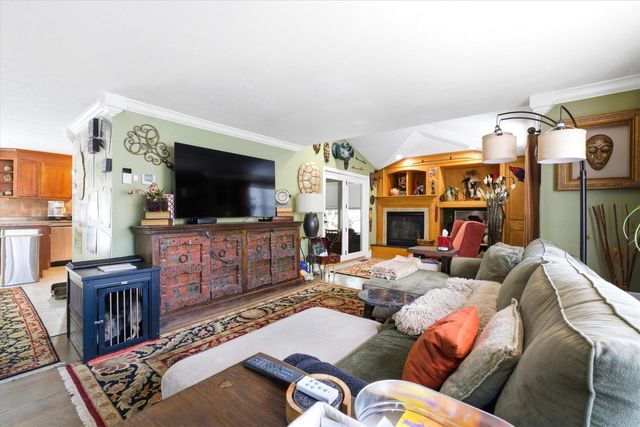 16 Champagne Drive, Nashua, NH 03062