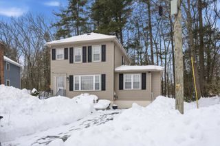 16 Champagne Drive, Nashua, NH 03062