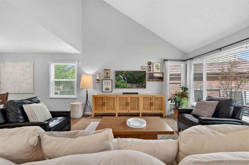 Image 6 of property listing at 12 Willowleaf Drive, Littleton, CO 80127
