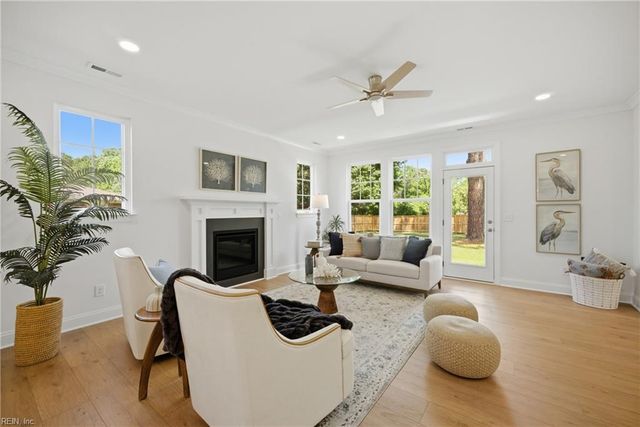 343 Ewell LN, Chesapeake, VA 23322