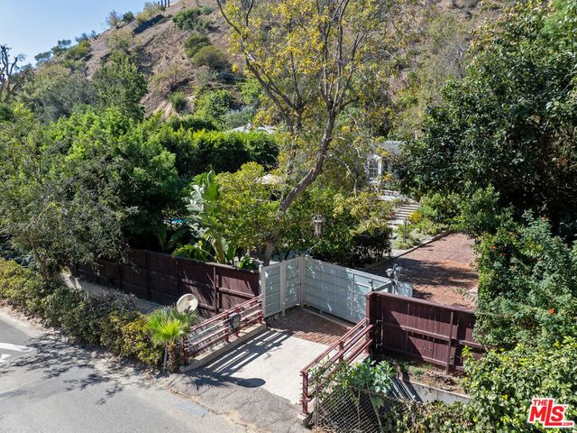 1853 Nichols Canyon Road, Los Angeles, CA 90046