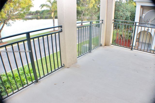 2493 Centergate Dr 204, Miramar, FL 33025