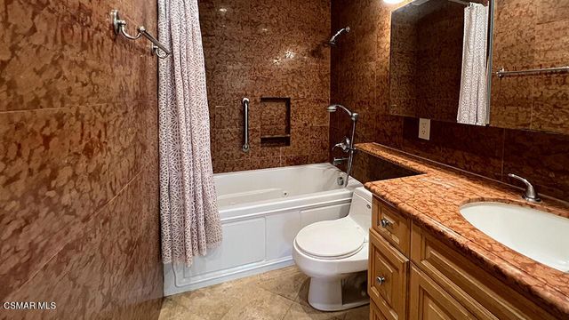 6501 Vanalden Avenue 6, Reseda, CA 91335