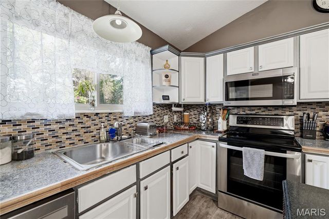 609 Lakewood Drive, Lake St Louis, MO 63367