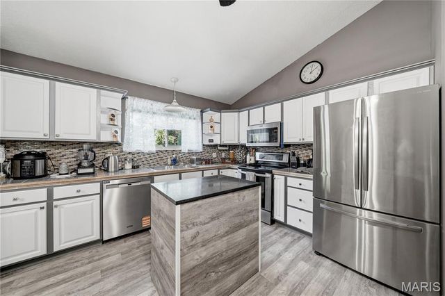 609 Lakewood Drive, Lake St Louis, MO 63367