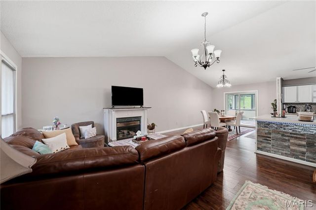 609 Lakewood Drive, Lake St Louis, MO 63367