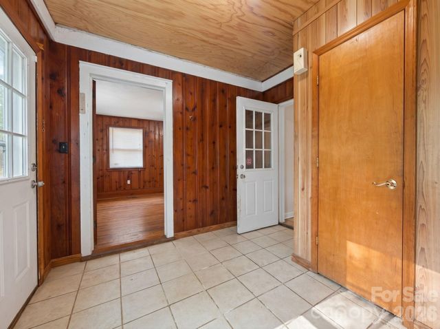 2120 Amesbury Avenue, Charlotte, NC 28205