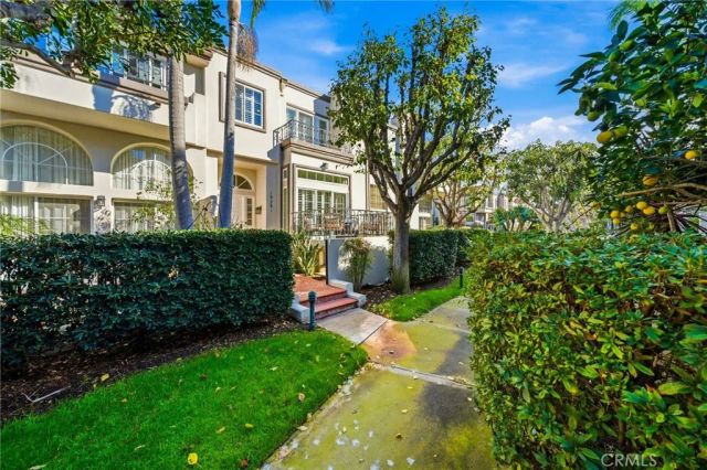 19281 Meadowood, Huntington Beach, CA 92648