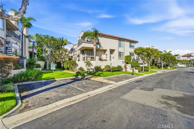 19281 Meadowood, Huntington Beach, CA 92648