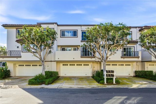 19281 Meadowood, Huntington Beach, CA 92648