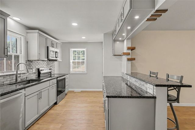 67 Dunrovin Lane, Brighton, NY 14618