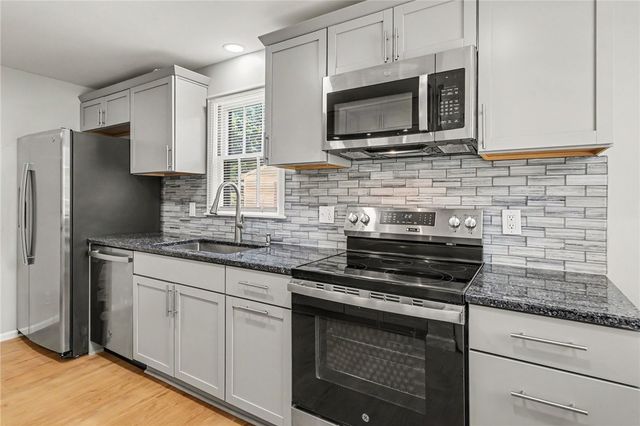 67 Dunrovin Lane, Brighton, NY 14618