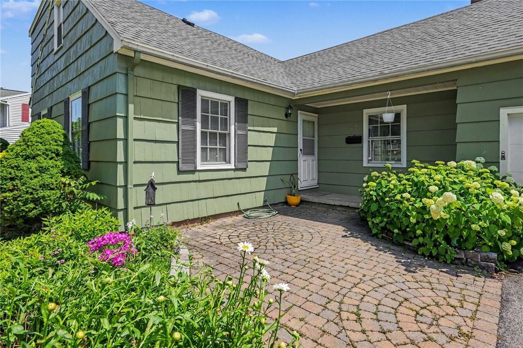 67 Dunrovin Lane, Brighton, NY 14618
