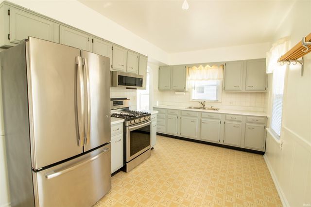 1804 Aviation Avenue, Evansville, IN 47711