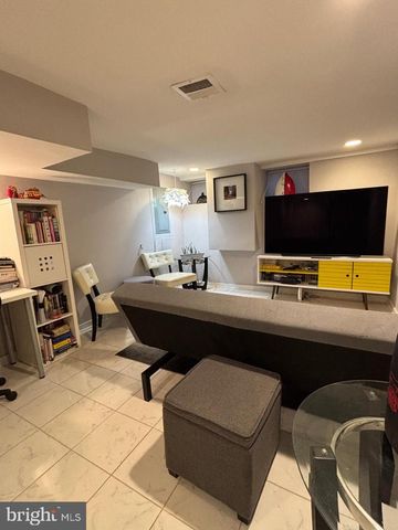 2633 EARP ST, Philadelphia, PA 19146