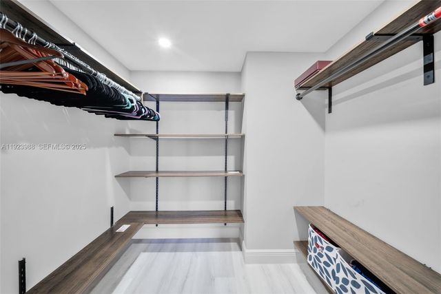 707 NE 27th Ave, Hallandale Beach, FL 33009