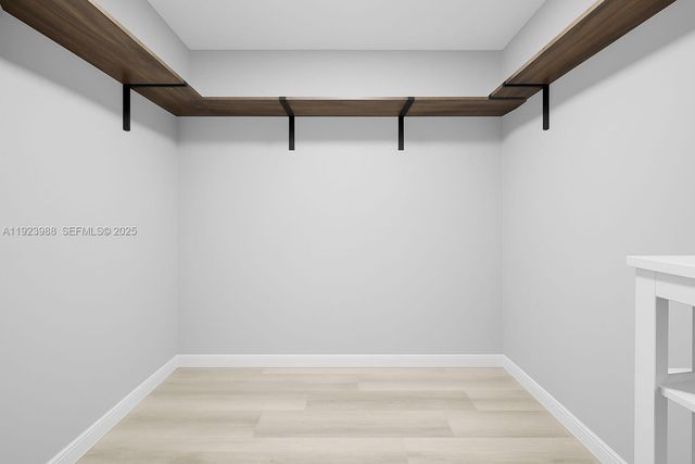 707 NE 27th Ave, Hallandale Beach, FL 33009