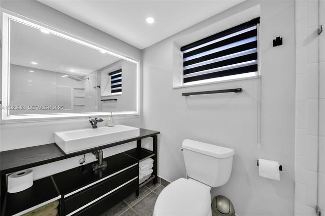 707 NE 27th Ave, Hallandale Beach, FL 33009