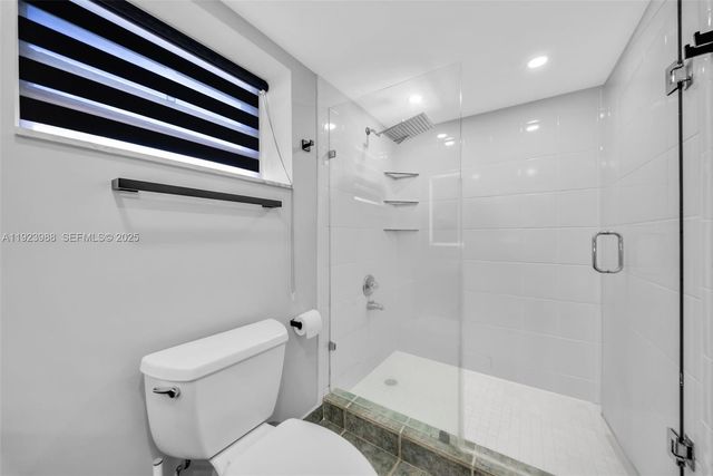 707 NE 27th Ave, Hallandale Beach, FL 33009