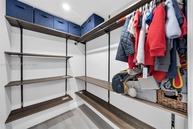 707 NE 27th Ave, Hallandale Beach, FL 33009