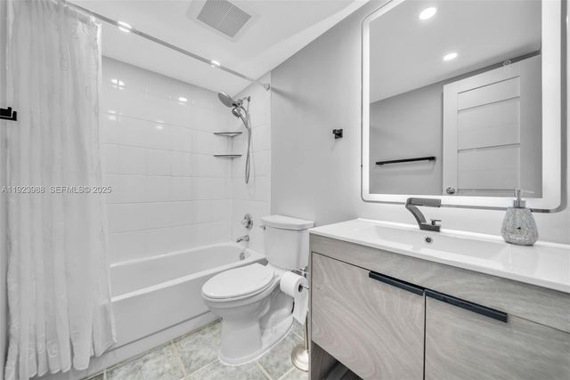 707 NE 27th Ave, Hallandale Beach, FL 33009